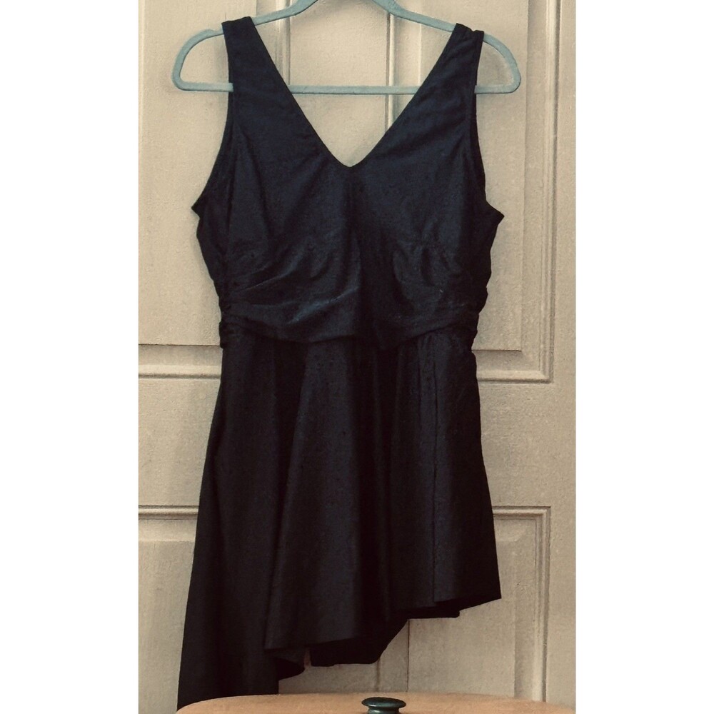 NWT Torrid Black Wireless Short Asymmetrical Swim Dress With Brief Size 2X
